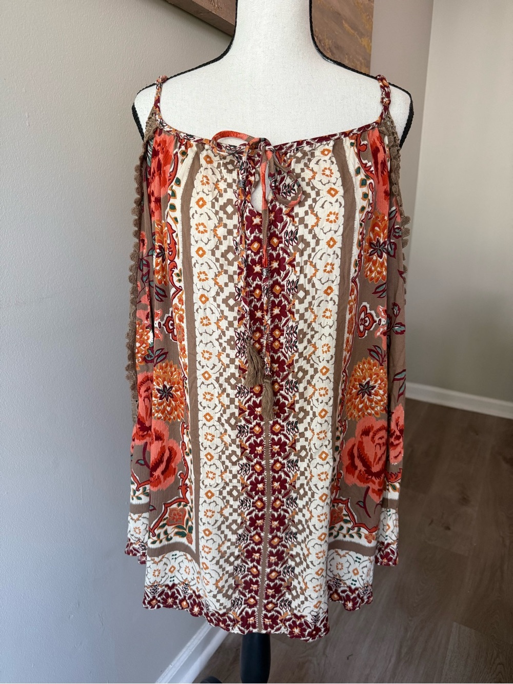 NWOT Angie Boho Floral Cold-Shoulder Peasant Tunic in Brown and Rust Size Large - Picture 3 of 9